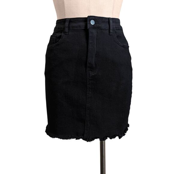 Trendy Cute SHEIN Black Stretchy Denim Jean Frayed Jean Skirt Large - Picture 1 of 2